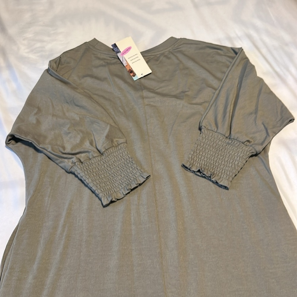 Women’s Dokotoo Dress Size Medium - Picture 5 of 6